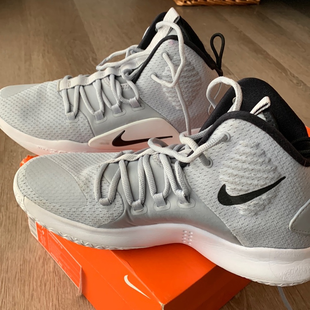 Mens Nike Hyperdunk basketball shoe
